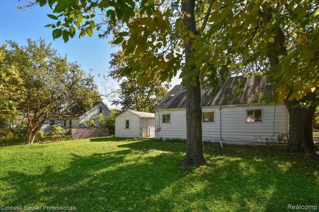19829 East 8 Mile Road St. Clair Shores, MI 48080 - Photo 25 of 28