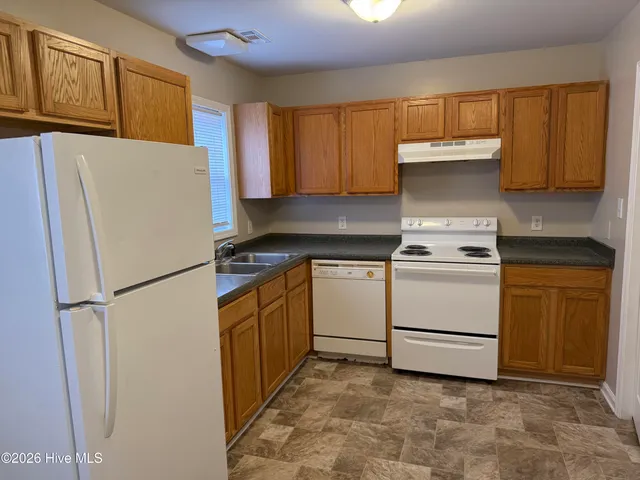 $1,250 | 122 Short Street, Beaufort, NC 28516