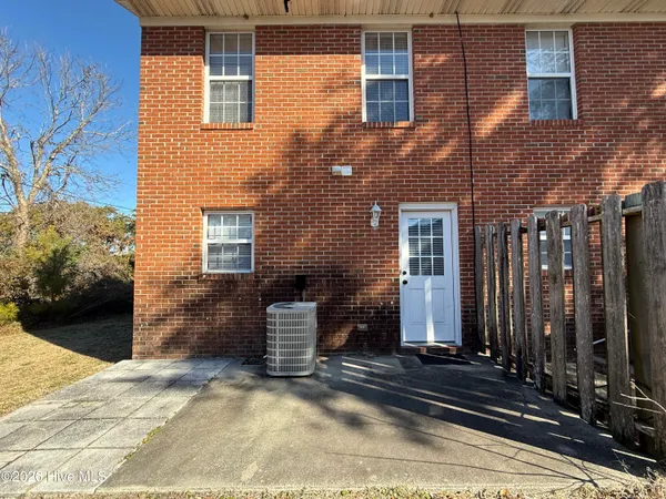 $1,250 | 122 Short Street, Beaufort, NC 28516