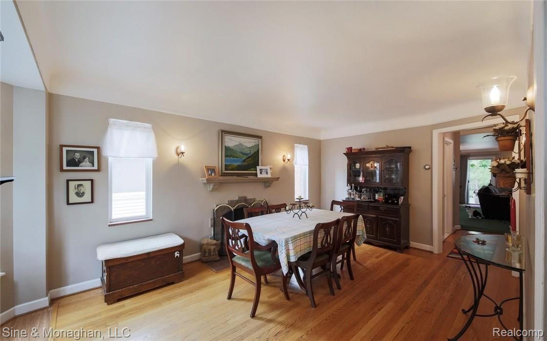 1560 Hampton Road Grosse Pointe, MI 48236 - Photo 8 of 31 9.jpg