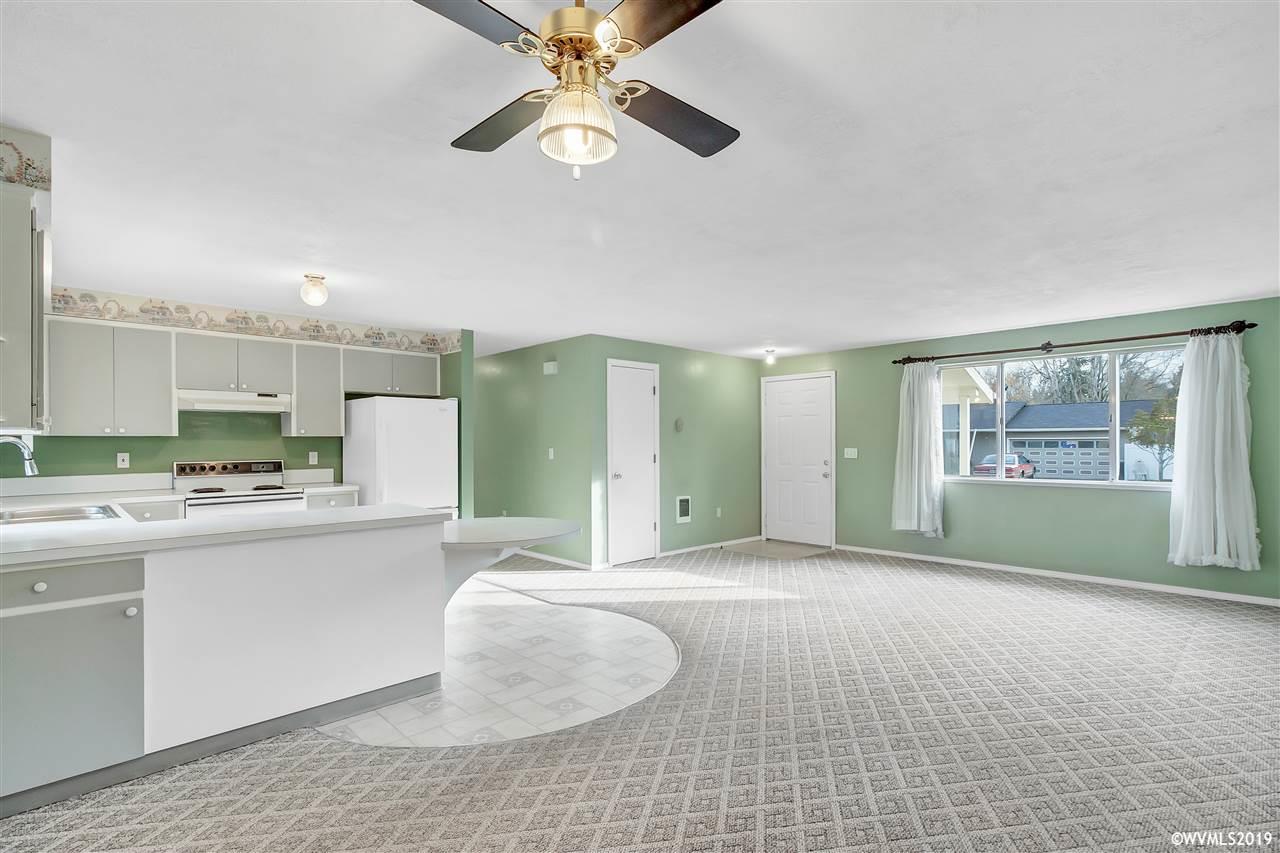 636 Southwest Natalie Street Dallas, OR 97338 - Photo 4 of 28 Gallery Image 4