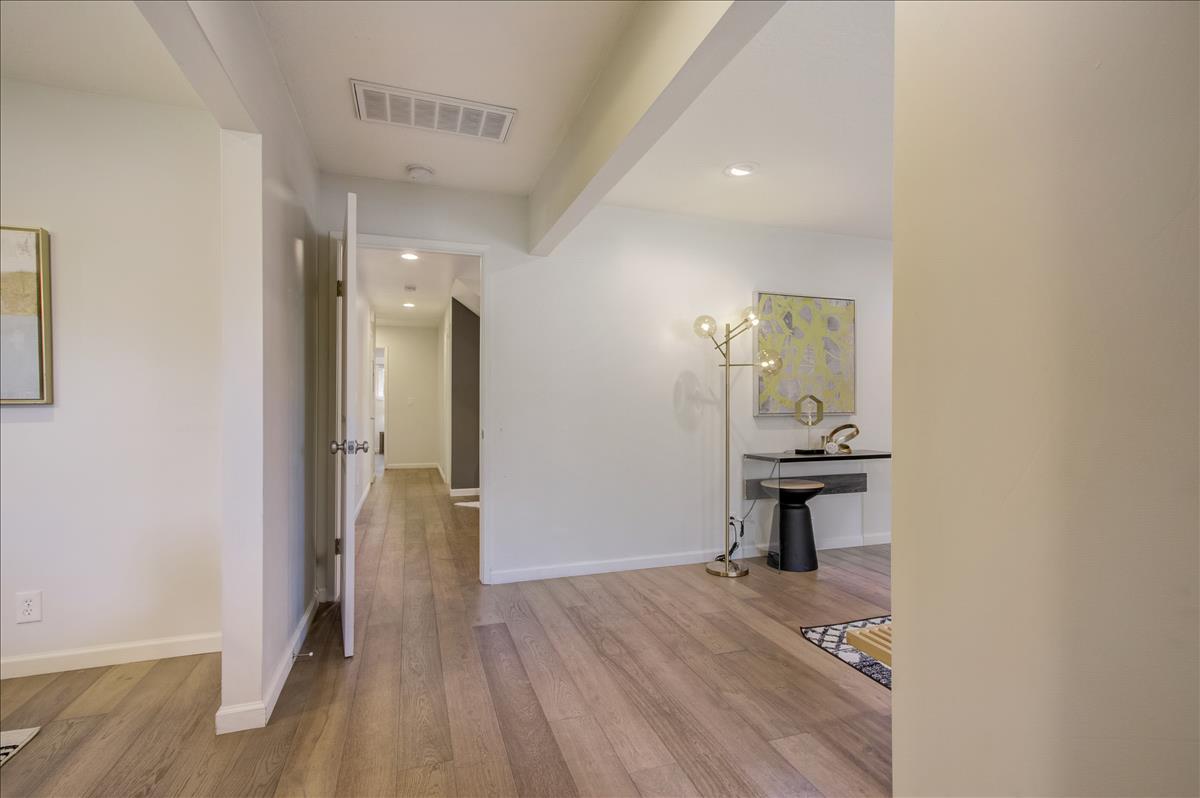 834 South Wolfe Road Sunnyvale, CA 94086 - Photo 4 of 59 Gallery Image 4