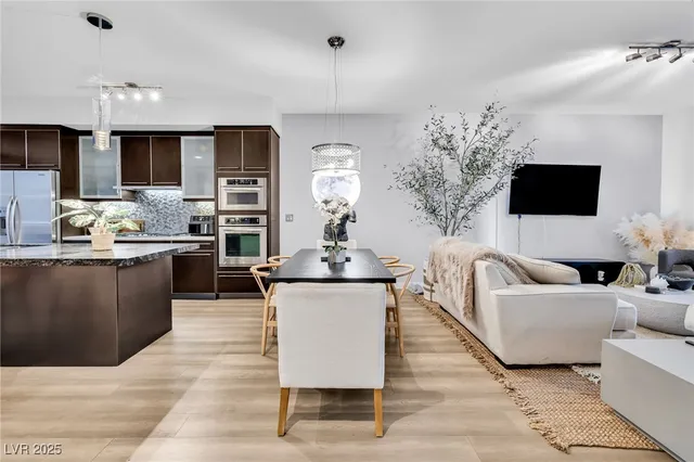 $2,000 | 8925 West Flamingo Road, Unit 201, Las Vegas, NV 89147