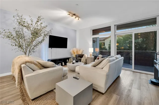 $2,000 | 8925 West Flamingo Road, Unit 201, Las Vegas, NV 89147