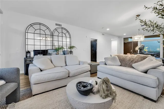 $2,000 | 8925 West Flamingo Road, Unit 201, Las Vegas, NV 89147