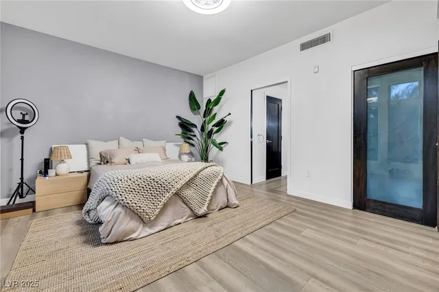 $2,000 | 8925 West Flamingo Road, Unit 201, Las Vegas, NV 89147