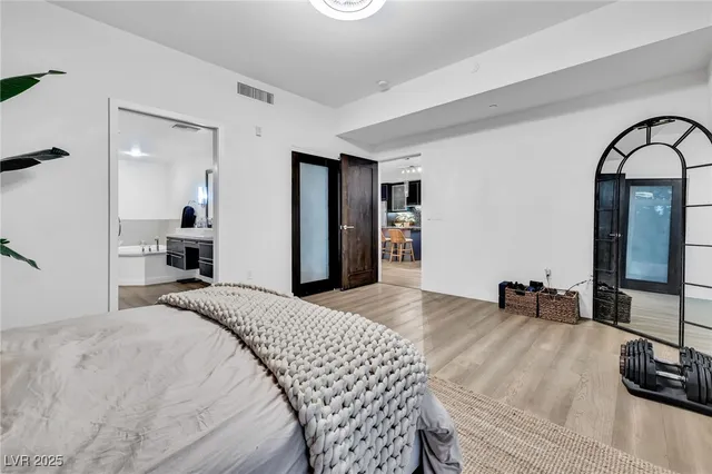 $2,000 | 8925 West Flamingo Road, Unit 201, Las Vegas, NV 89147