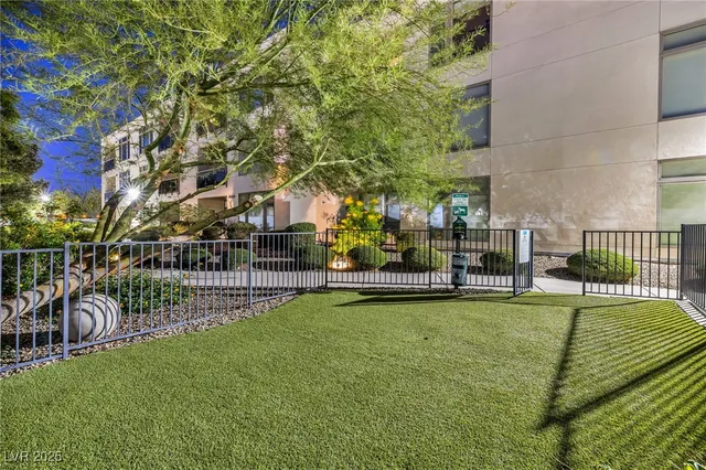 $2,000 | 8925 West Flamingo Road, Unit 201, Las Vegas, NV 89147