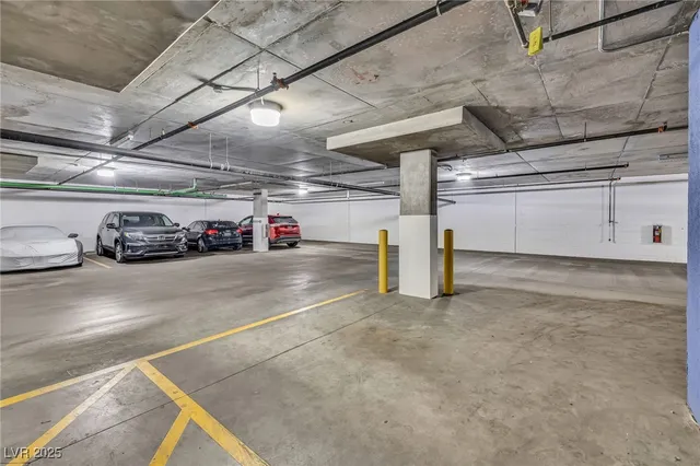 $2,000 | 8925 West Flamingo Road, Unit 201, Las Vegas, NV 89147