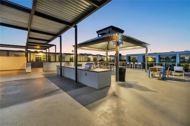 $2,000 | 8925 West Flamingo Road, Unit 201, Las Vegas, NV 89147