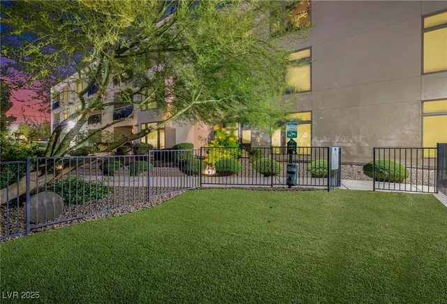 $2,000 | 8925 West Flamingo Road, Unit 201, Las Vegas, NV 89147