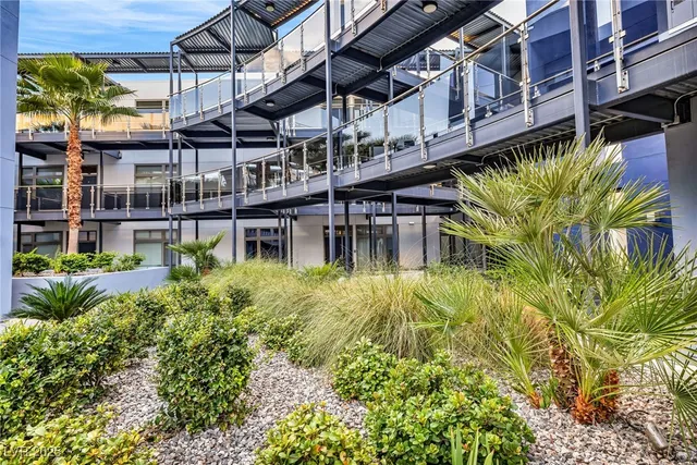 $2,000 | 8925 West Flamingo Road, Unit 201, Las Vegas, NV 89147