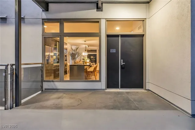 $2,000 | 8925 West Flamingo Road, Unit 201, Las Vegas, NV 89147