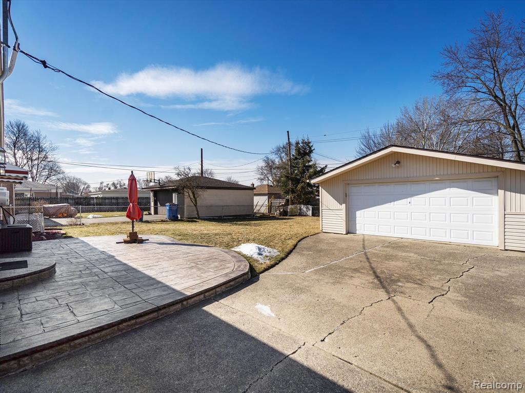 13467 Perry Circle Warren, MI 48088 - Photo 6 of 28 Gallery Image 6