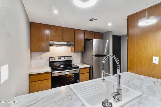 $148,000 | 3033 East Devonshire Avenue, Unit 1016, Phoenix, AZ 85016