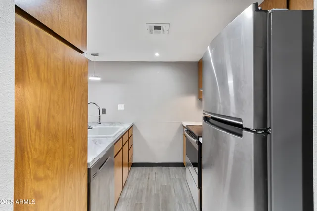 $148,000 | 3033 East Devonshire Avenue, Unit 1016, Phoenix, AZ 85016