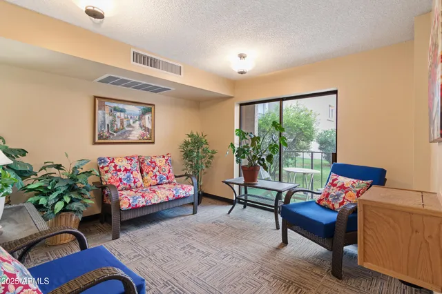 $148,000 | 3033 East Devonshire Avenue, Unit 1016, Phoenix, AZ 85016