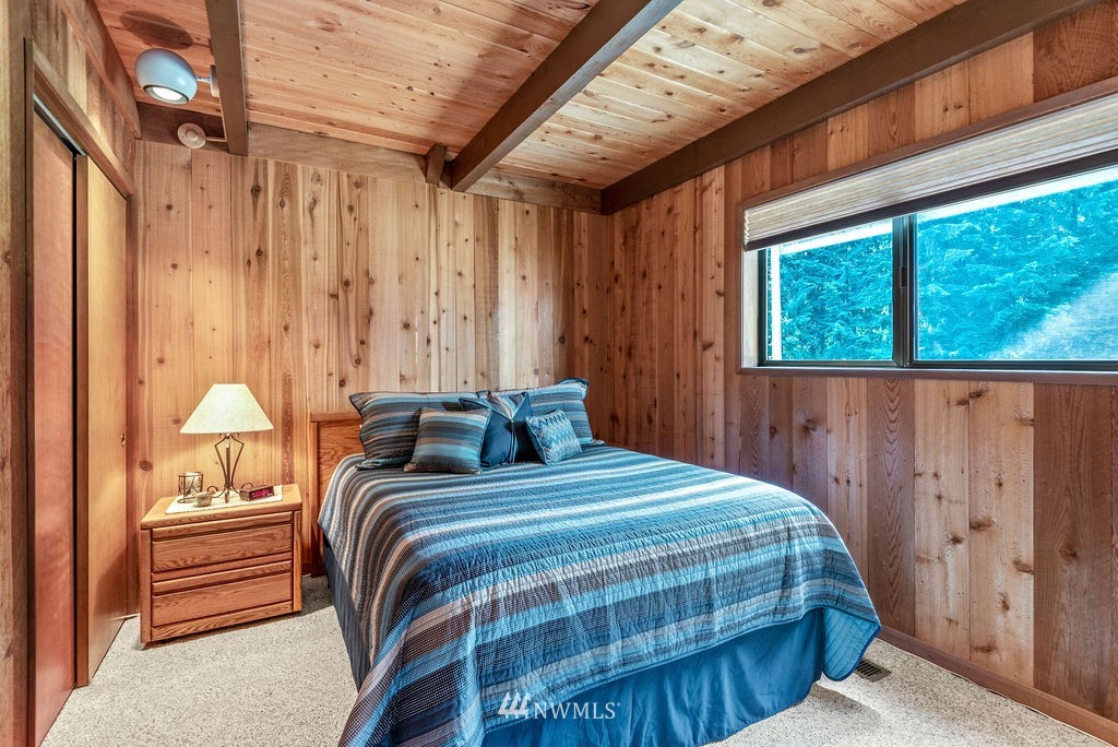 650 Frank Smith Road Toutle, WA 98649 - Photo 31 of 37 a bedroom with a bed and a window