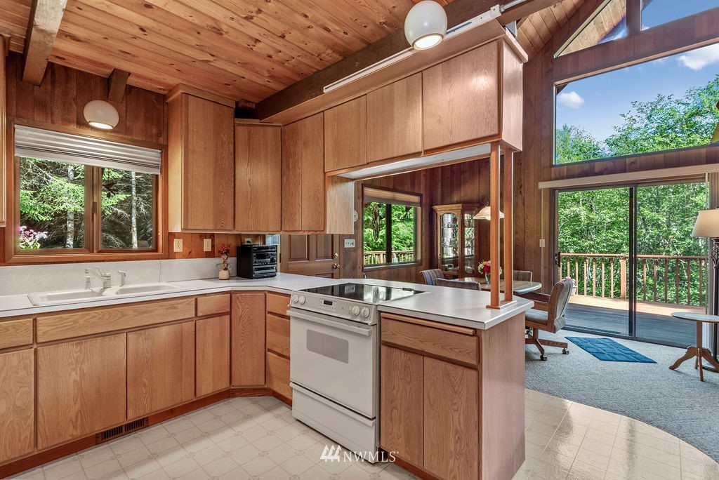 650 Frank Smith Road Toutle, WA 98649 - Photo 33 of 37 a kitchen with a sink stove and cabinets
