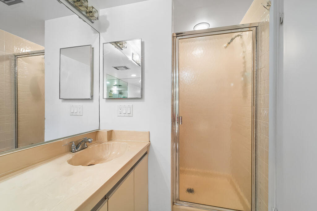 356 Golfview Road, Unit 505 North Palm Beach, FL 33408 - Photo 14 of 30 356golfview505NPB15-1