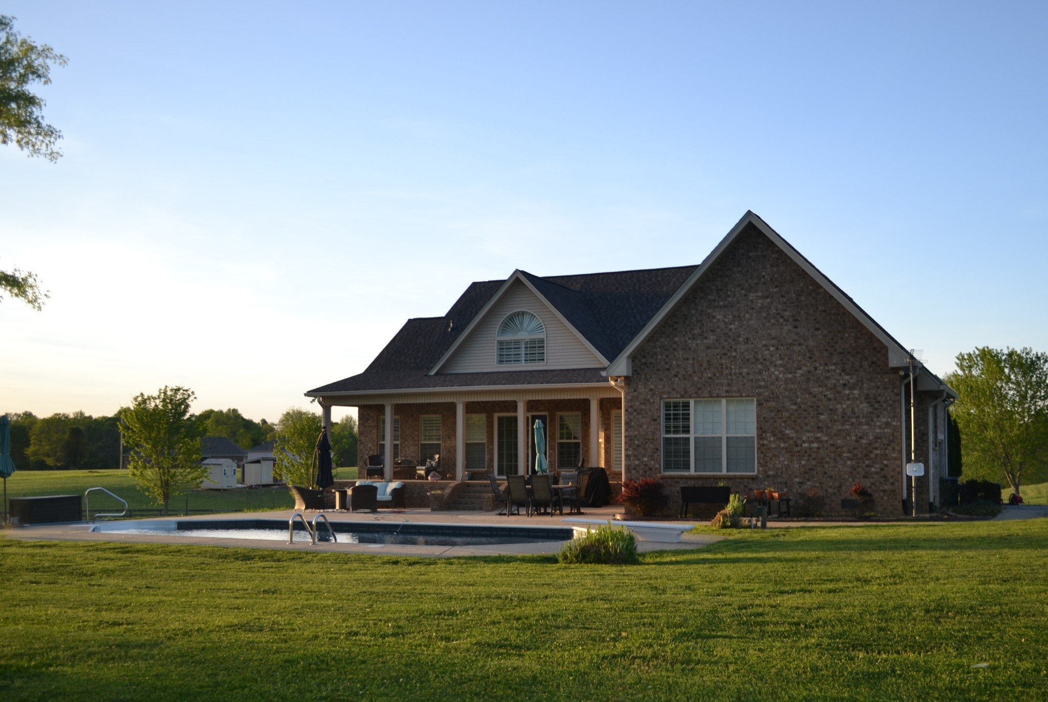 7015 Bethlehem Road Springfield, TN 37172 - Photo 4 of 10 a front view of a house with garden