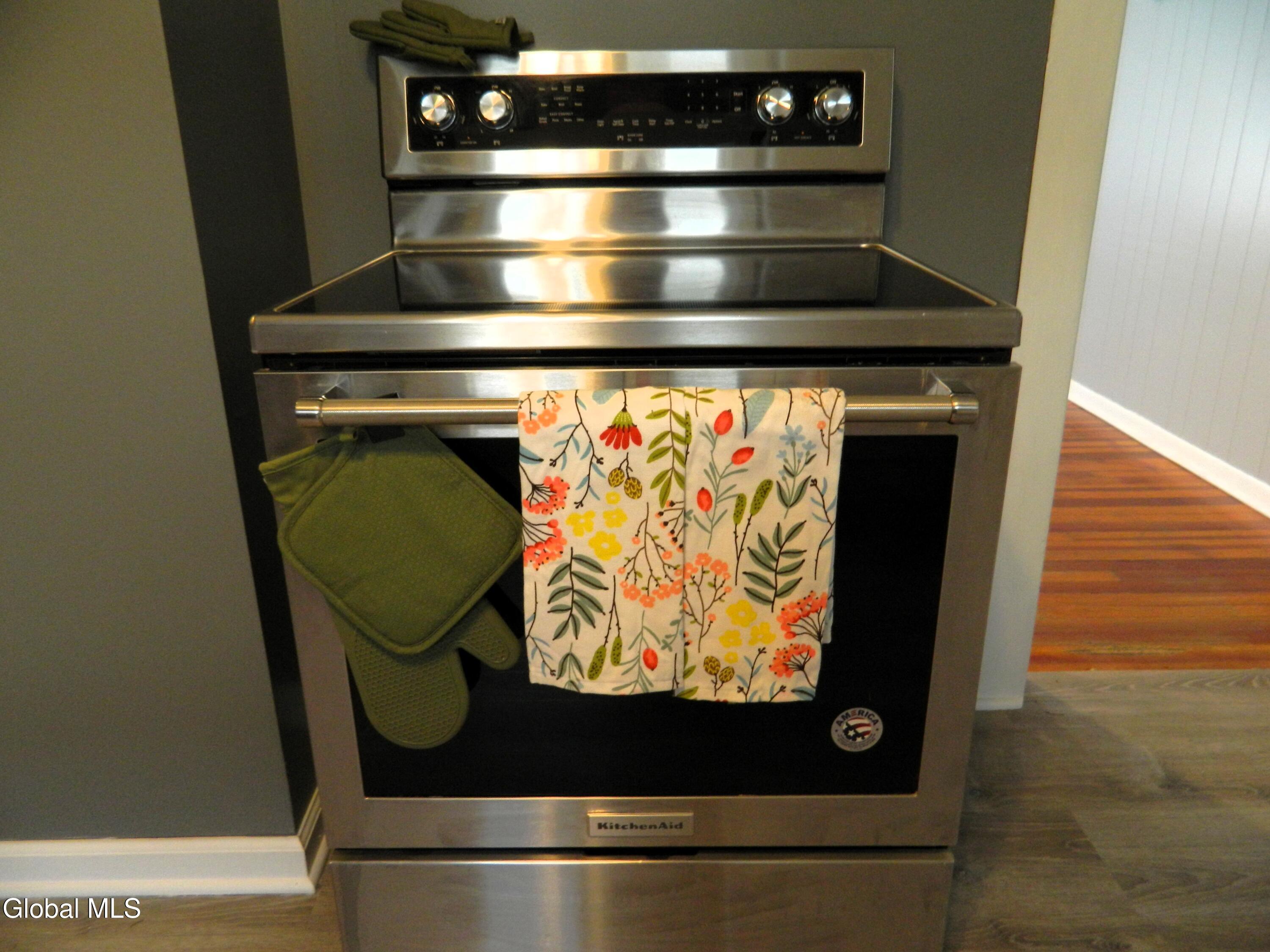 1355 Dewitt Street Schenectady, NY 12303 - Photo 39 of 88 Newer KitchenAid®Electric Stove