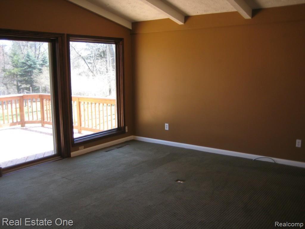 1296 Kingsview Avenue Rochester, MI 48309 - Photo 13 of 34 IMG_1196.jpg