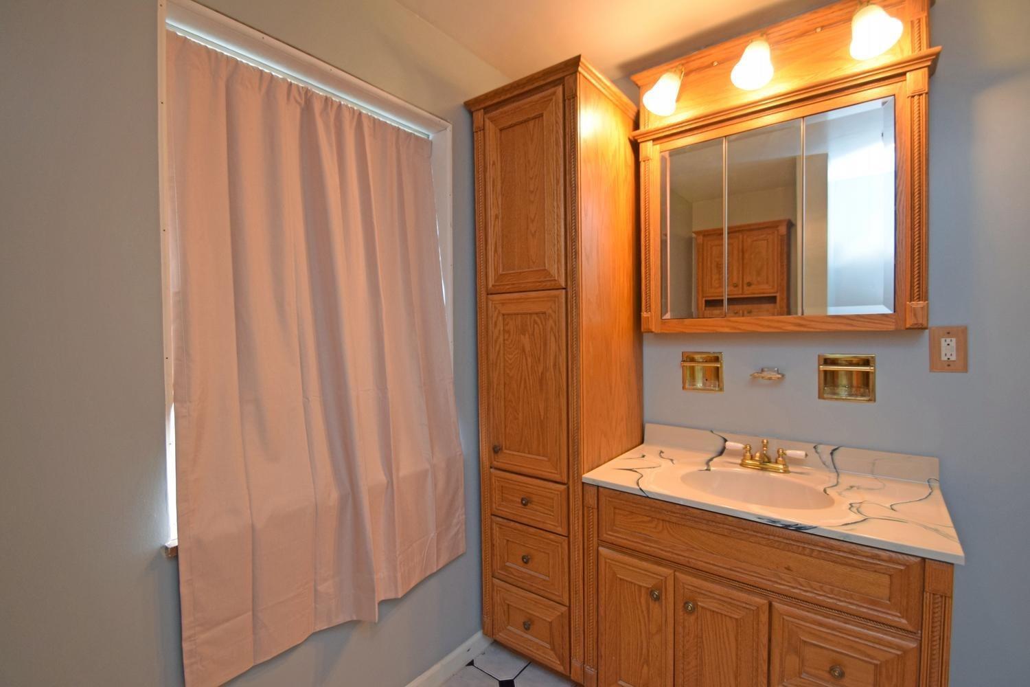 4566 Cooper Road Blue Ash, OH 45242 - Photo 10 of 23 Gallery Image 10