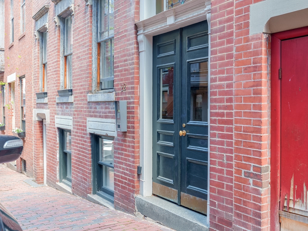 22 Irving Street, Unit 2 Boston, MA 02114 - Photo 9 of 10