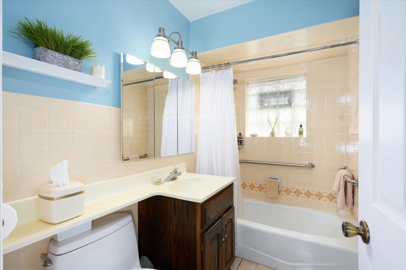 1512 Herbert Avenue Berkeley, IL 60163 - Photo 16 of 33 a bathroom with a tub a sink and a large mirror