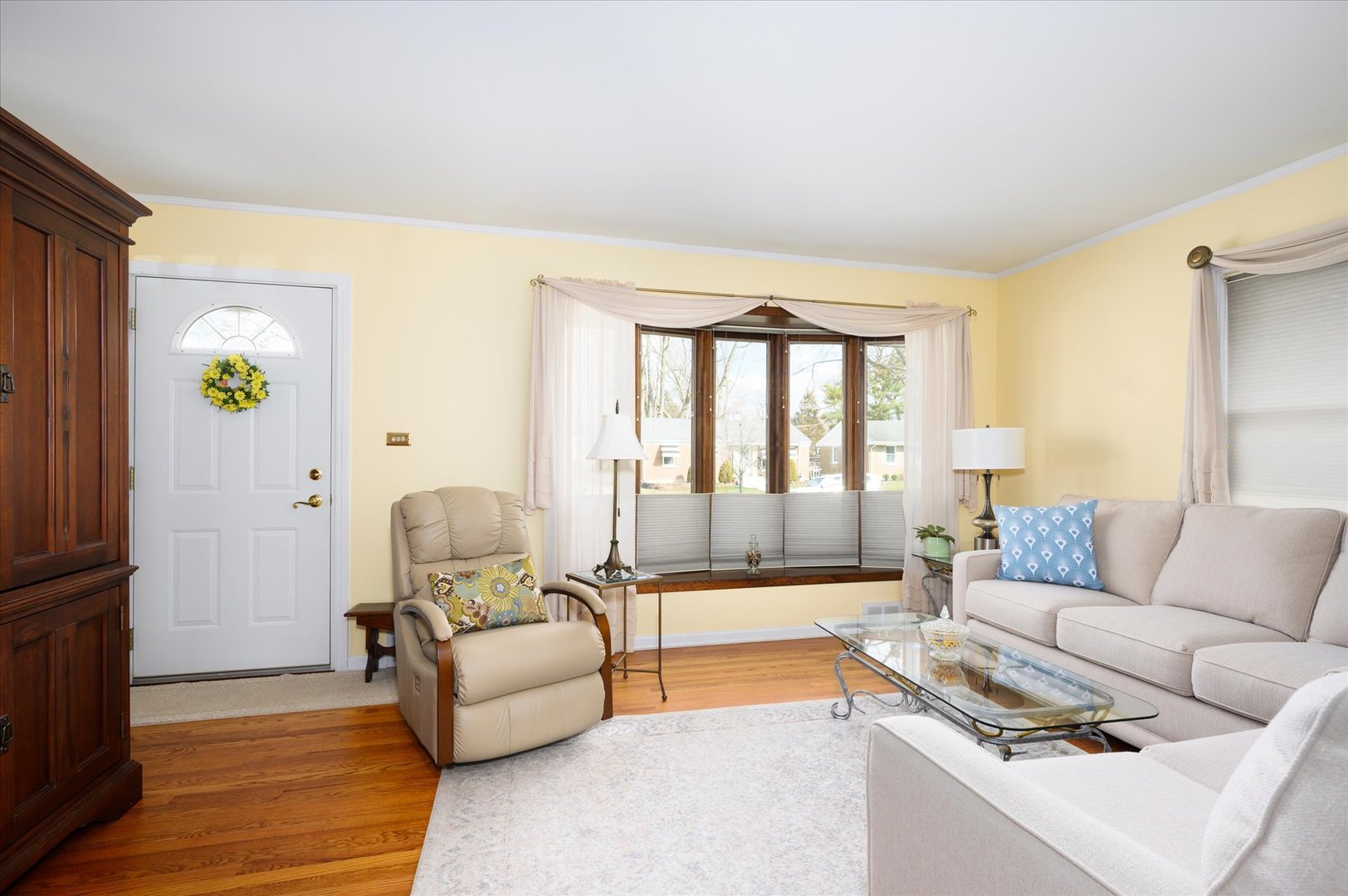 1512 Herbert Avenue Berkeley, IL 60163 - Photo 5 of 33 a living room with furniture and a flat screen tv