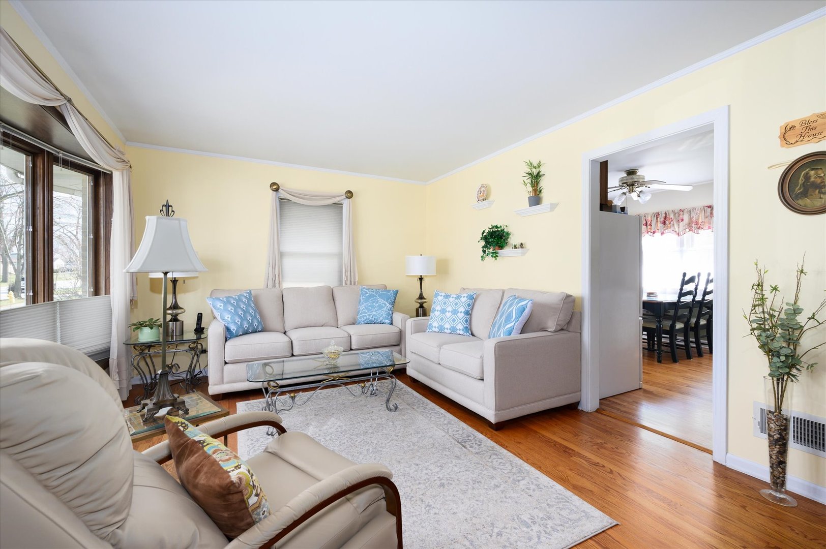 1512 Herbert Avenue Berkeley, IL 60163 - Photo 6 of 33 a living room with furniture and a couch