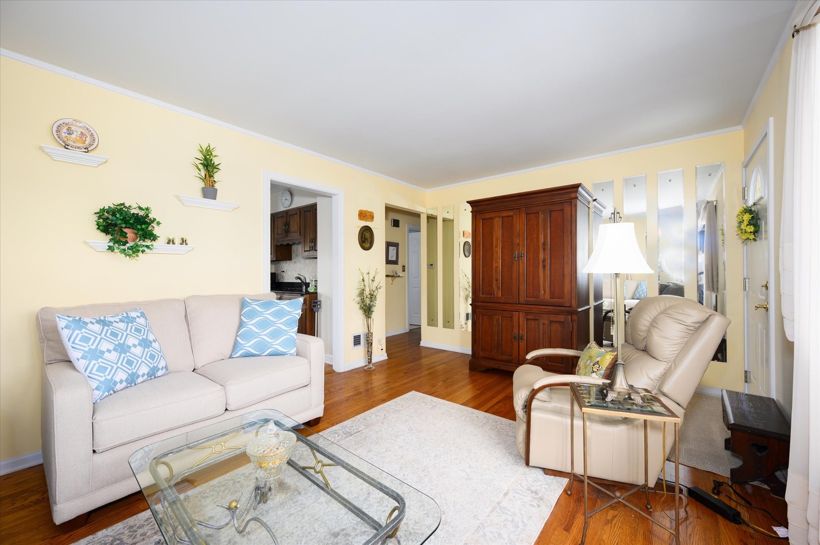 1512 Herbert Avenue Berkeley, IL 60163 - Photo 8 of 33 a living room with furniture and a couch