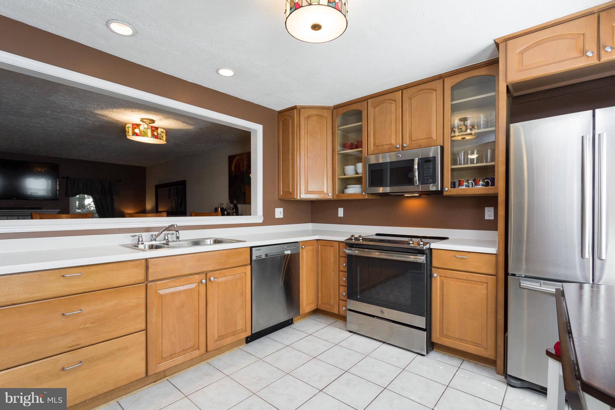 7381 Stream Way Springfield, VA 22152 - Photo 11 of 26 Corian counter tops in eat-in-kitchen