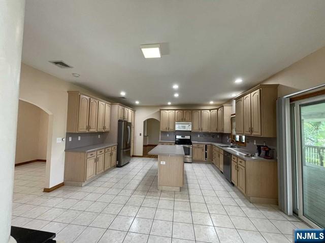 305 Cardinal Place Paramus, NJ 07652 - Photo 12 of 30 Gallery Image 12