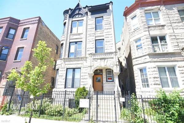 $2,500 | 1502 North Rockwell Street, Unit 3, Chicago, IL 60622