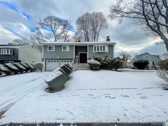 $825,000 | 815 Iris Place, West Hempstead, NY 11552
