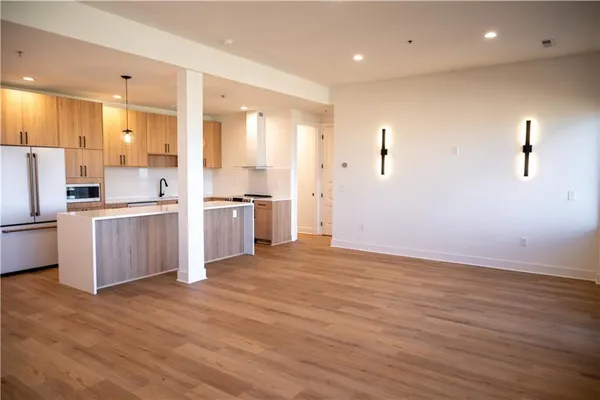$445,000 | 2940 Baltimore Avenue, Unit 1502, Kansas City, MO 64108