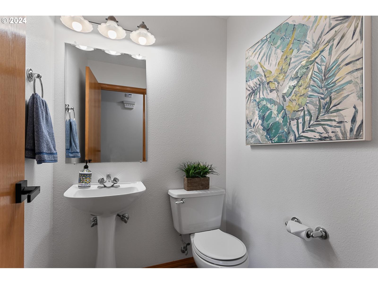 36330 Yocum Loop Sandy, OR 97055 - Photo 15 of 39 Bathroom