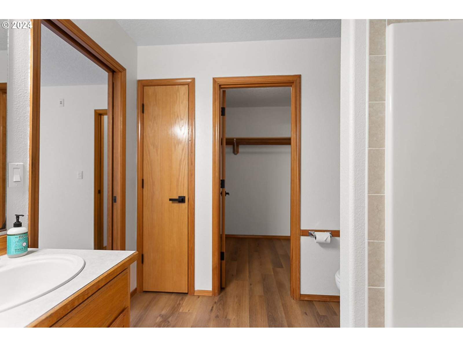 36330 Yocum Loop Sandy, OR 97055 - Photo 20 of 39 Owner's Suite Bathroom