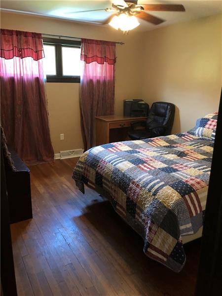 383 Lively Road Eighty Four, PA 15330 - Photo 6 of 14 Guestroom/Second bedroom