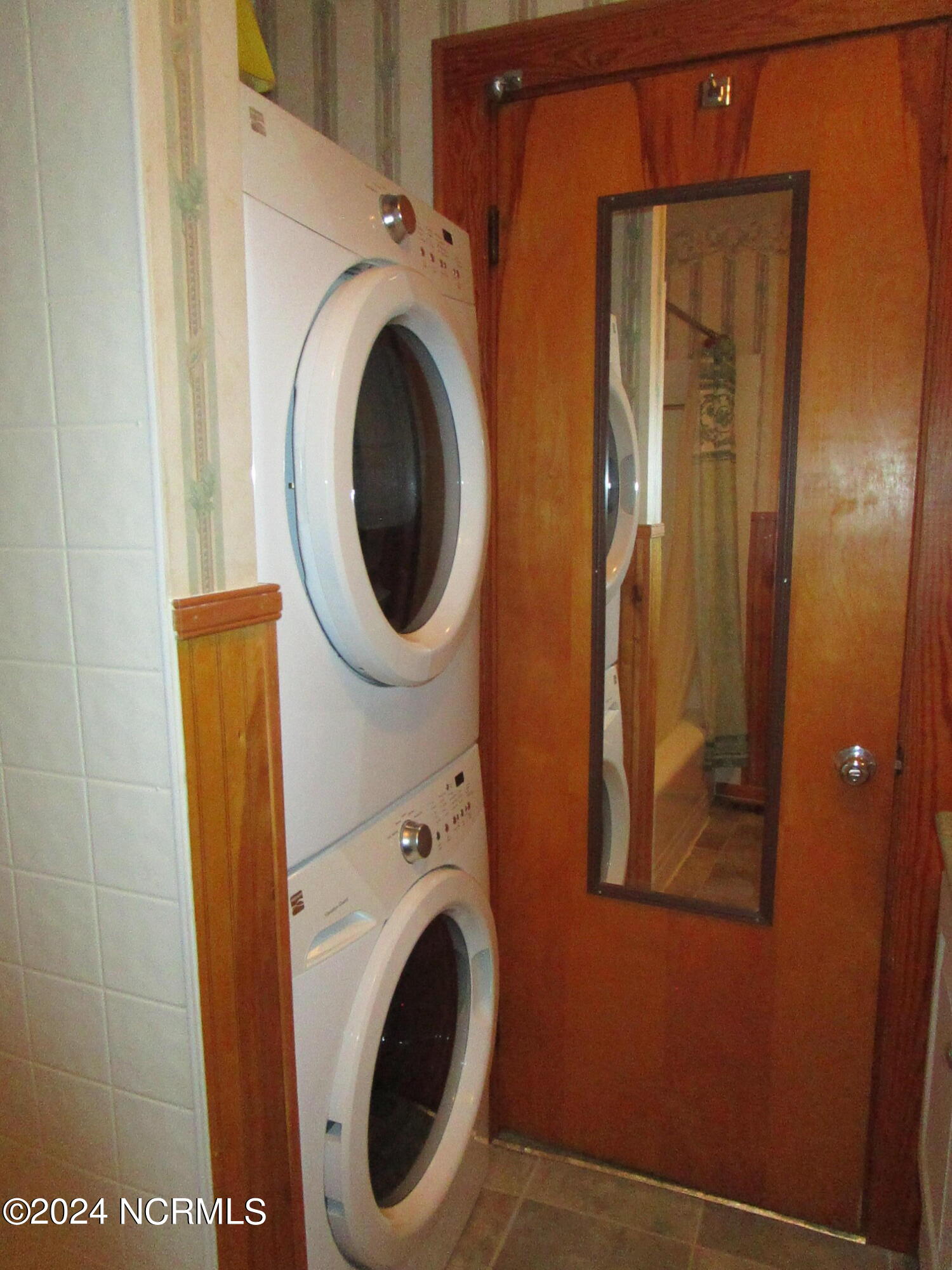 1818 River Road Elizabeth City, NC 27909 - Photo 18 of 45 Washer/Dryer in Hall Bath