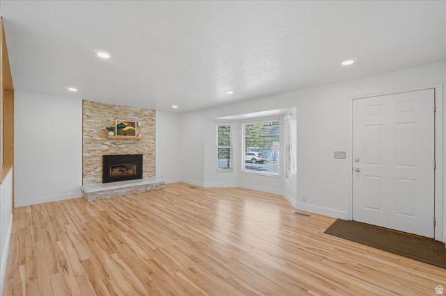 392 Perrine Drive Midvale, UT 84047 - Photo 6 of 37 Entry to living ro