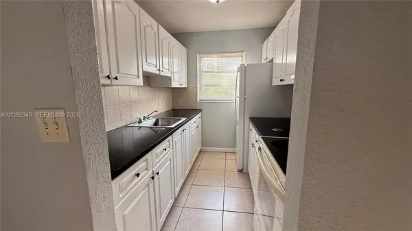 $1,800 | 5316-5318 Northwest 18th Place, Unit 5318, Lauderhill, FL 33313