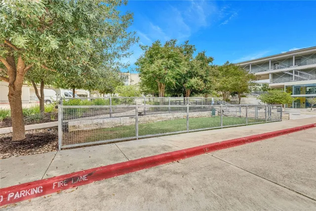 $2,000 | 604 North Bluff Drive, Unit 105, Austin, TX 78745