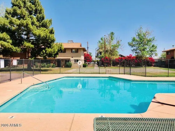 $1,725 | 6742 North 43rd Avenue, Glendale, AZ 85301