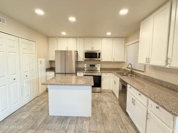 $1,725 | 6742 North 43rd Avenue, Glendale, AZ 85301