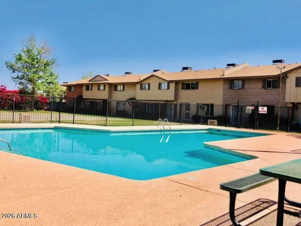 $1,725 | 6742 North 43rd Avenue, Glendale, AZ 85301