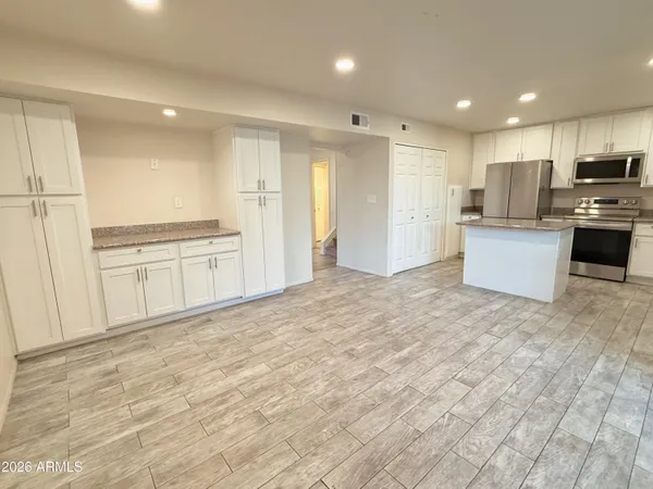 $1,725 | 6742 North 43rd Avenue, Glendale, AZ 85301