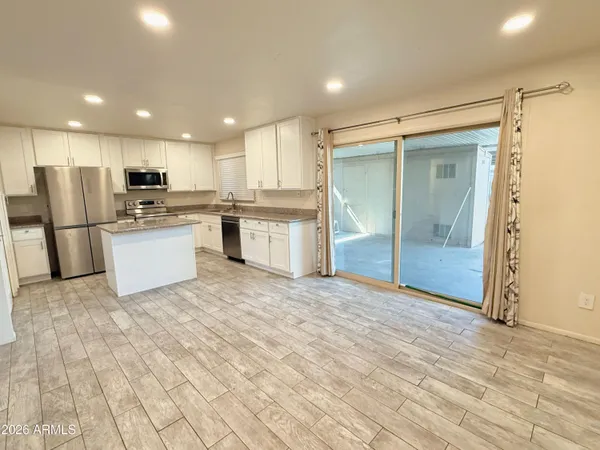 $1,725 | 6742 North 43rd Avenue, Glendale, AZ 85301
